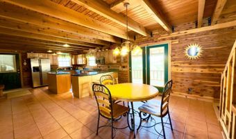 300 Round Up Ln, Bakersfield, MO 65609