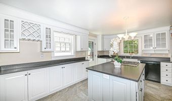 9 Lawes Ave, Bedford, NH 03110