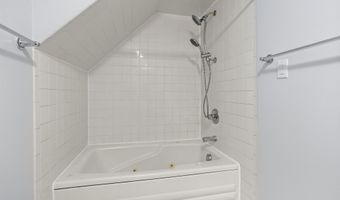 1324 W WASHINGTON St, Appleton, WI 54914