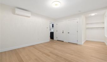 28 Young St 2, Newport, RI 02840