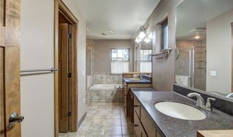 907 Sandalwood Dr, Altoona, WI 54720