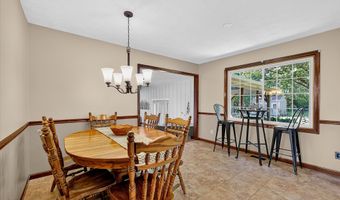 6926 Woodridge Dr, Avon, IN 46123