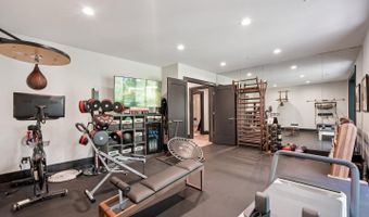 11013 RIVERWOOD Dr, Potomac, MD 20854