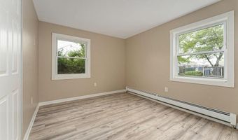 34 Bell St, Bayville, NJ 08721