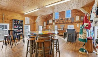 4402 220Th Trl, Amana, IA 52203