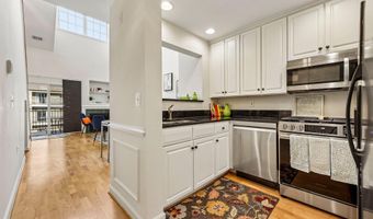 1320 N WAYNE St N 405, Arlington, VA 22201