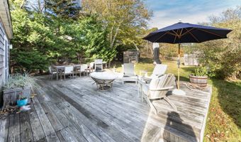 17 Beach Ave, Amagansett, NY 11930