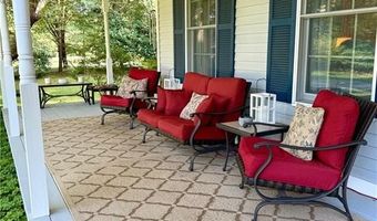 34 Finch Ln, North Kingstown, RI 02874