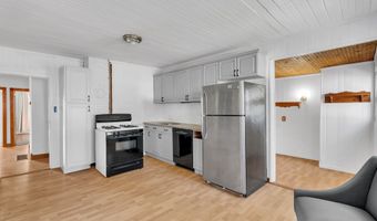 58 Grove St Ext, Branford, CT 06405