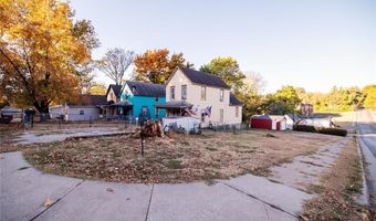 929 N 7th St, Atchison, KS 66002