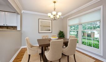 2015 N Silver Lake Rd 1, Arlington Heights, IL 60004