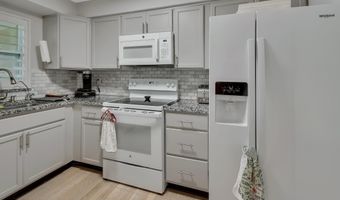 1610 Juno Trl, Astor, FL 32102