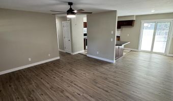 808 E Walnut St, Aurora, MO 65605