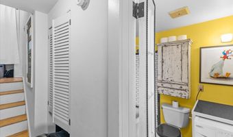 62 Lakeview Ter B, Burlington, VT 05401