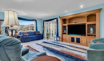 9802 Lyncarol Dr, La Mesa, CA 91941