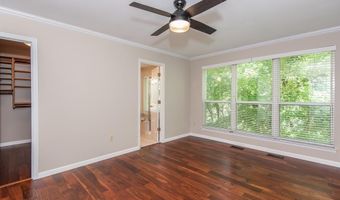 925 Westrun Dr, Ballwin, MO 63021