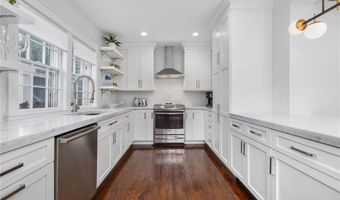 28 John St, Newport, RI 02840