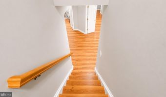 7302 IVYCREST Pl, Annandale, VA 22003