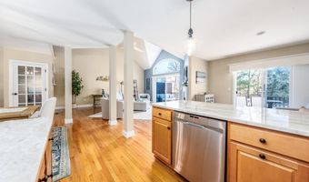 8 Hollyhock Knoll Ct 8, Bourne, MA 02532