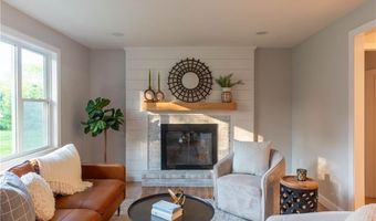 24 W Knollwood Cir, North Kingstown, RI 02852