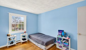 10 Meadowbrook Rd, Auburn, MA 01501