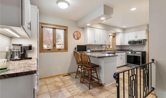 307 21st St NW, Austin, MN 55912