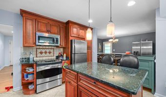 7044 CINDY Ln, Annandale, VA 22003