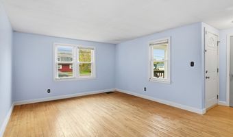 122 Southwick St, Agawam, MA 01030