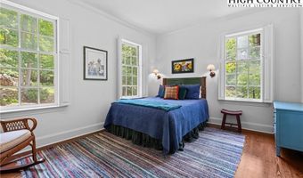 527 Red Tailed Hawk Rd, Banner Elk, NC 28604