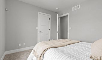 5644 N SUMMERLAND Dr, Appleton, WI 54913
