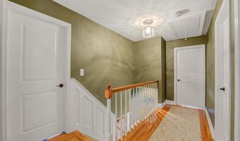 5 Trotter Ter, Belford, NJ 07718