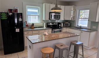 20 Narragansett Ave, Newport, RI 02840