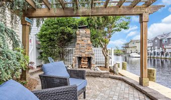 221 Magnolia Dr, Bayville, NJ 08721