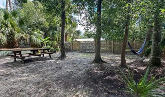 194 11th St, Apalachicola, FL 32320