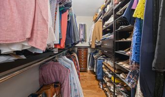 31 Nathan Hale Ct, Cheshire, CT 06410