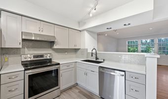 5028 9TH St S, Arlington, VA 22204