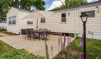 7658 General Meade Ln, Affton, MO 63123