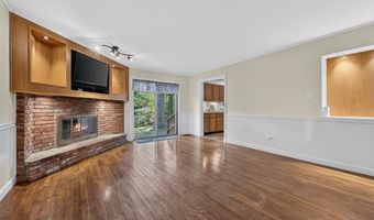 7 Springlake Ct, Ballwin, MO 63011