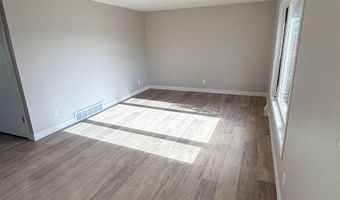 1517 NAVARINO St, Algoma, WI 54201