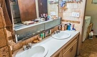 105 W Mockingbird Ln, McAlester, OK 74501