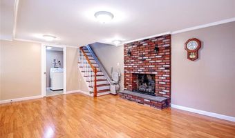 98 Iroquois Rd, Cumberland, RI 02864