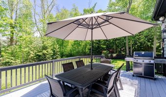 560 Club Dr, Aurora, OH 44202
