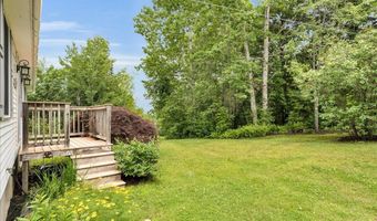 21 Bowling Green Ln, Belfast, ME 04915