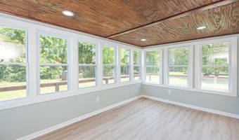 6438 KNOLL HILL Dr, Berlin, MD 21811