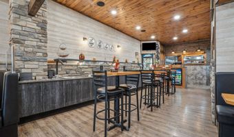 108 W 1st, Dyersville, IA 52040