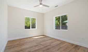 1055 S Wright Rd, Santa Rosa, CA 95407