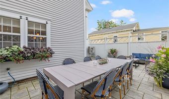 28 John St, Newport, RI 02840