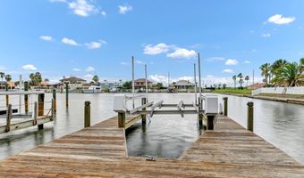 100 Dolphin Ct, Aransas Pass, TX 78336