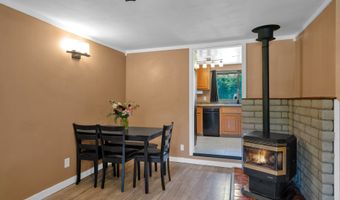 630 COLONIAL Dr, Springfield, OR 97477