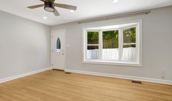 2935 LANDOVER St, Alexandria, VA 22305